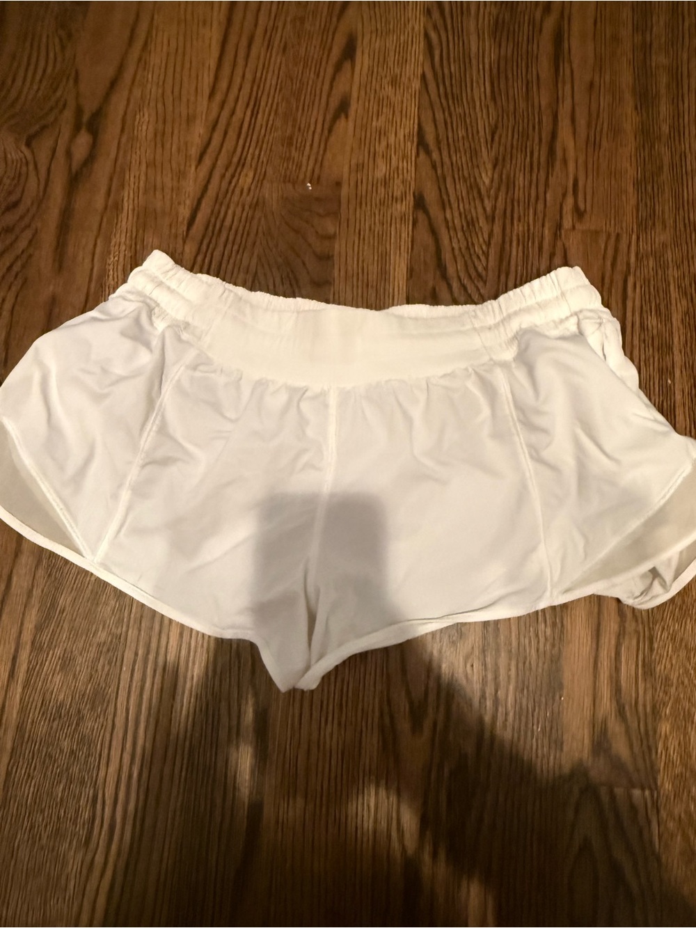 Lululemon White Hotty Hot Shorts Size 10 Regular Built-In Liner